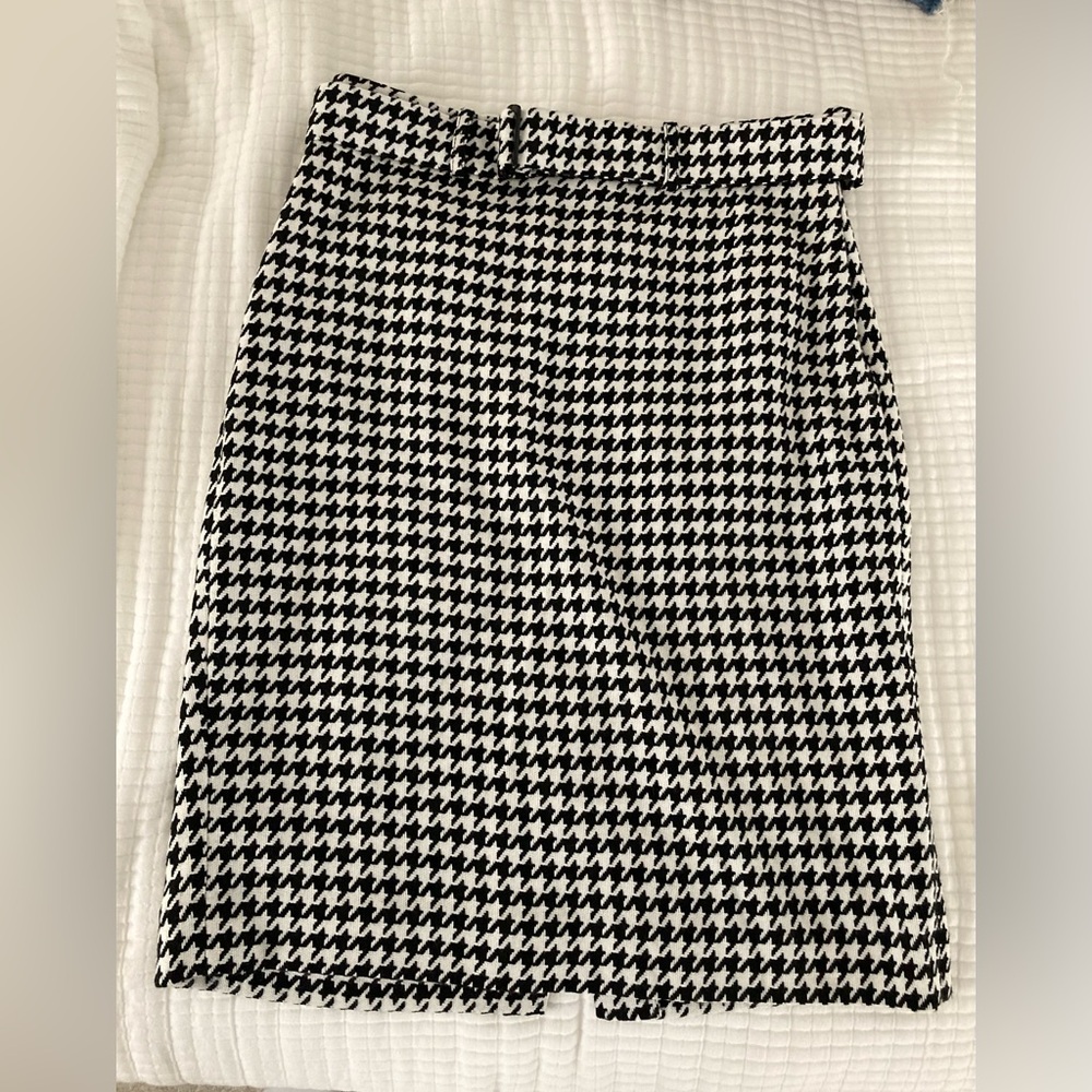 Calvin Klein Black and White Houndstooth Pencil Skirt